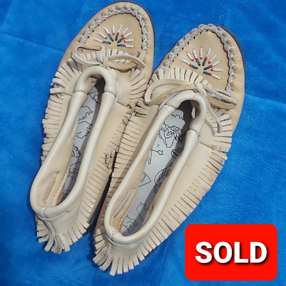 *SOLD* LAURENTIAN CHIEF BEADED FRINGE MOCCASINS
